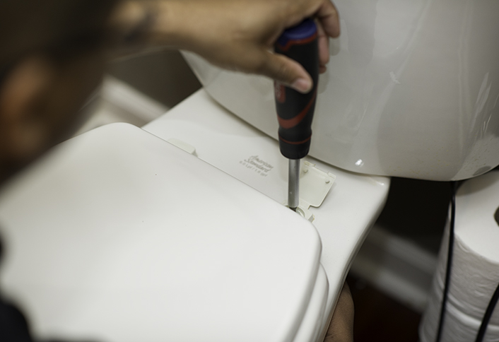 toilet minor seat adjust adjustments tighten pg bolt repair loose repairs learn fix screwdriver